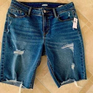 NWT WOMEN’S OLD NAVY JEAN SHORTS 8” SIZE 4